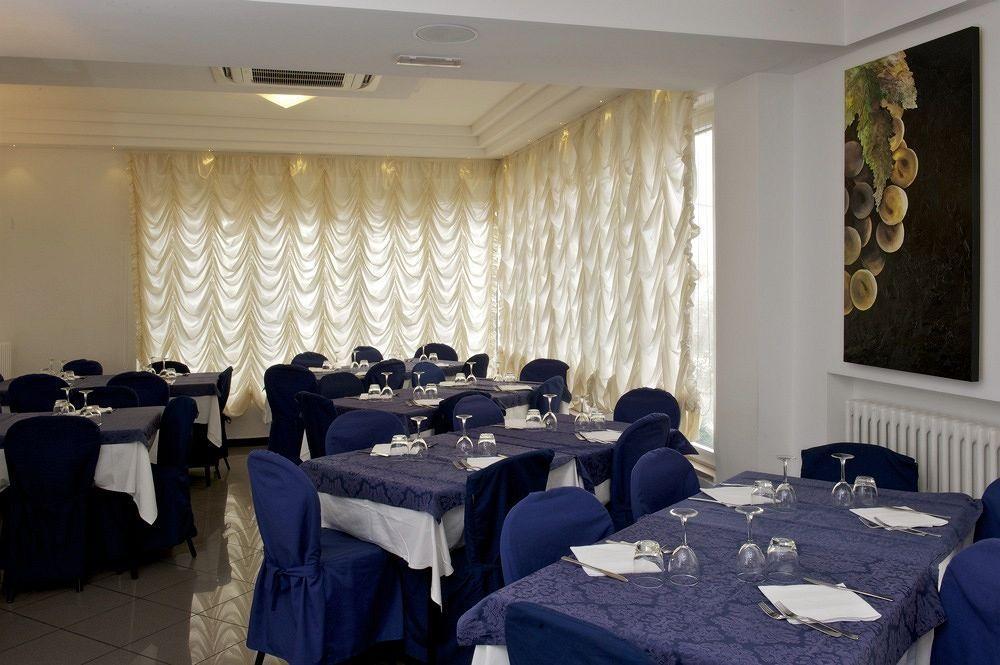 Hotel Mediterraneo Песаро Екстериор снимка
