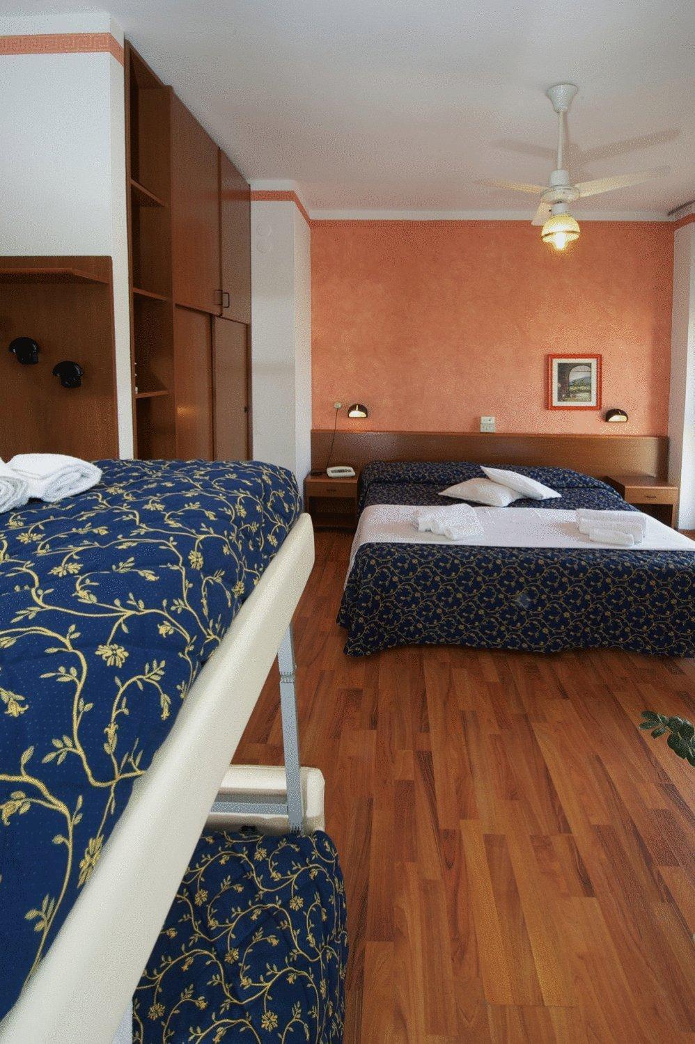 Hotel Mediterraneo Песаро Екстериор снимка