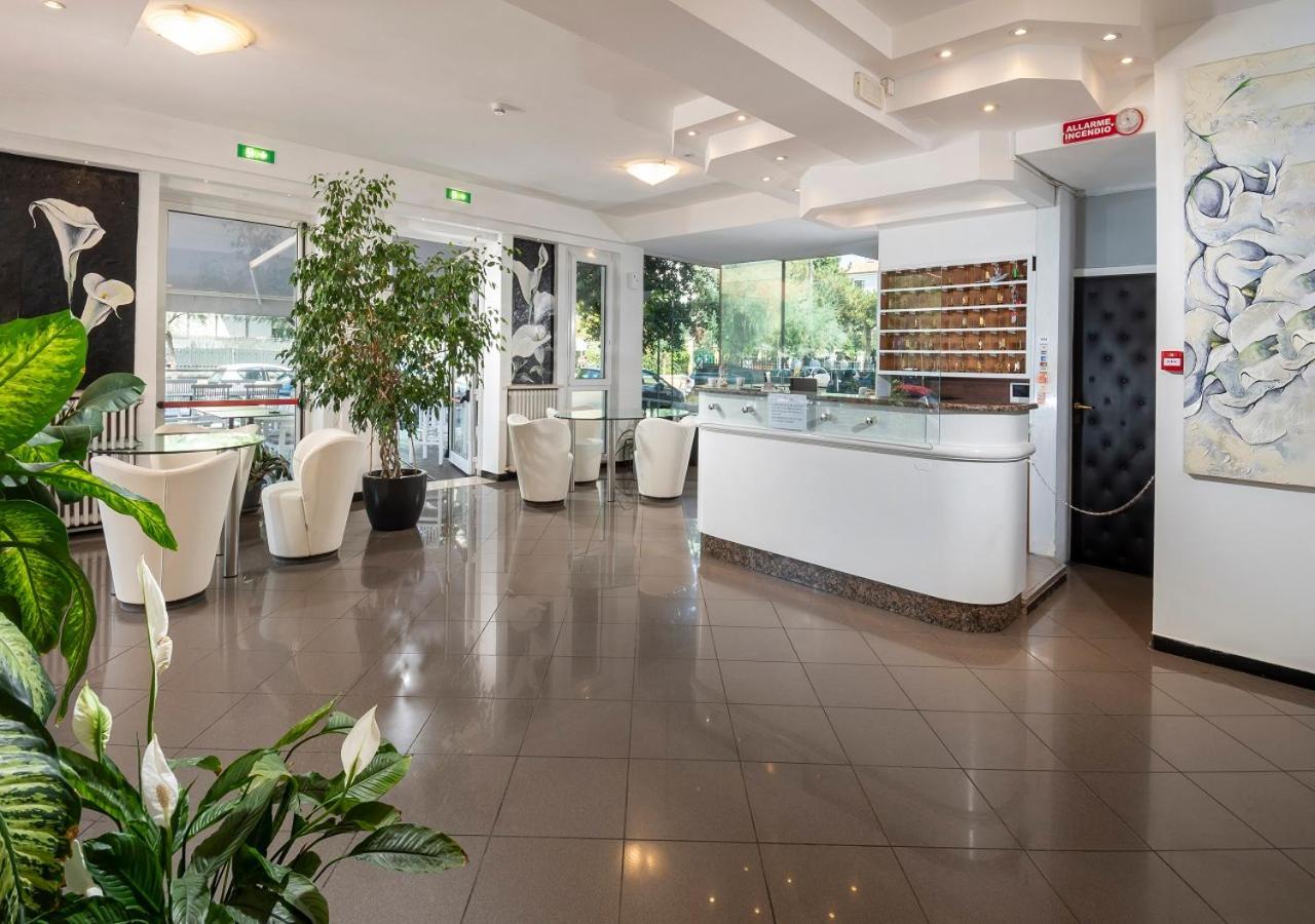Hotel Mediterraneo Песаро Екстериор снимка