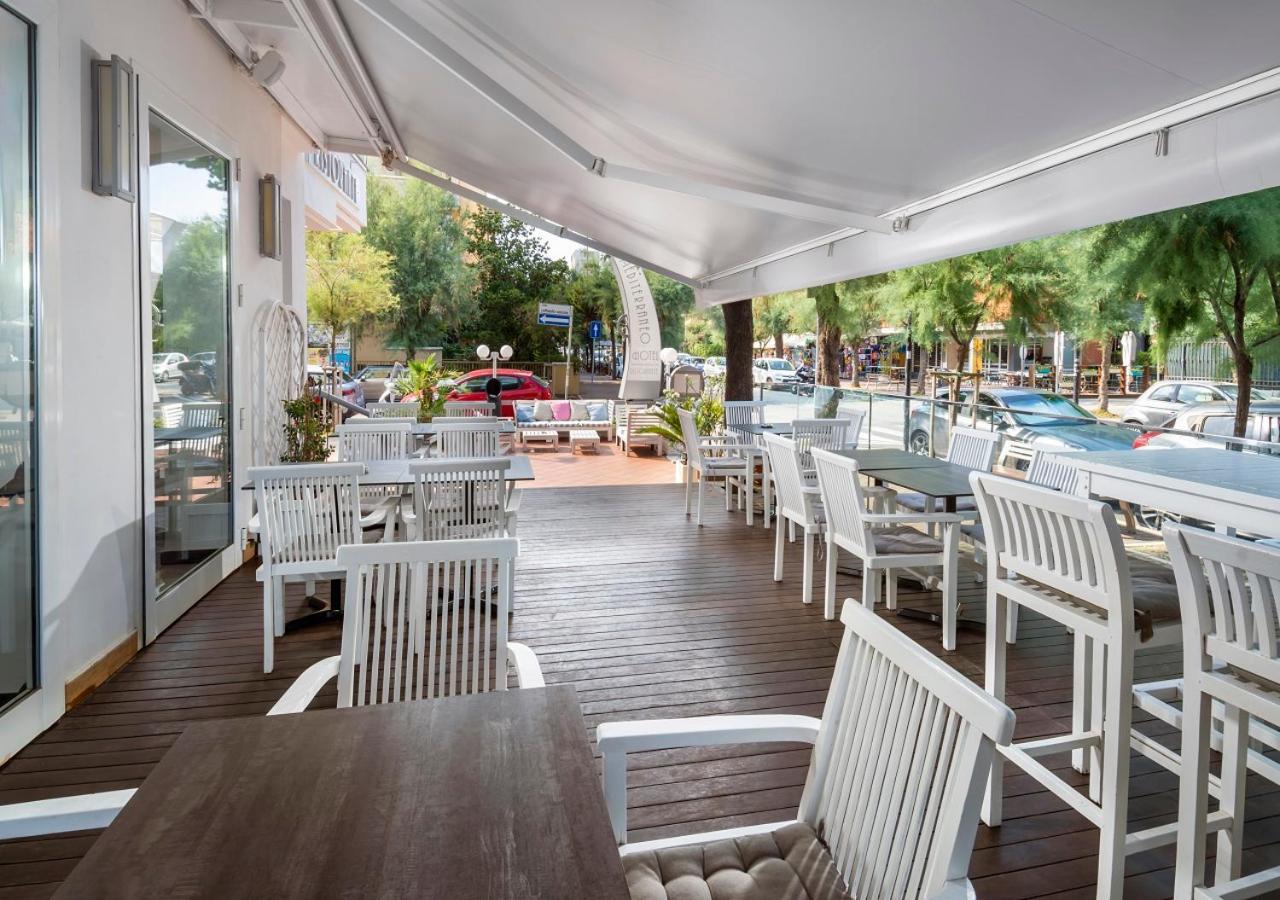 Hotel Mediterraneo Песаро Екстериор снимка