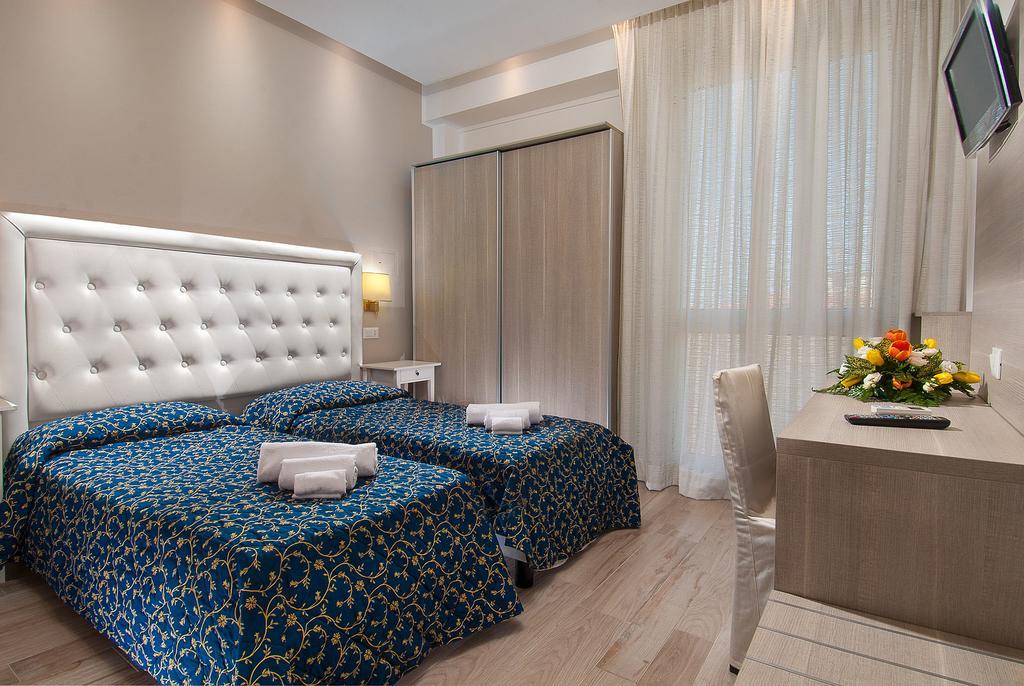 Hotel Mediterraneo Песаро Екстериор снимка