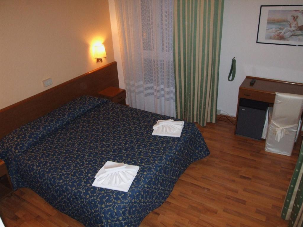 Hotel Mediterraneo Песаро Екстериор снимка